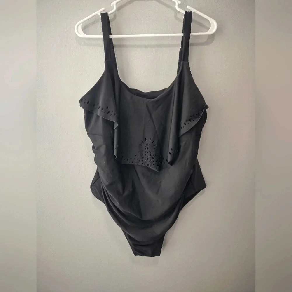 Ava & Viv black one piece swimsuit 18w  rouched waist summer beach slimming